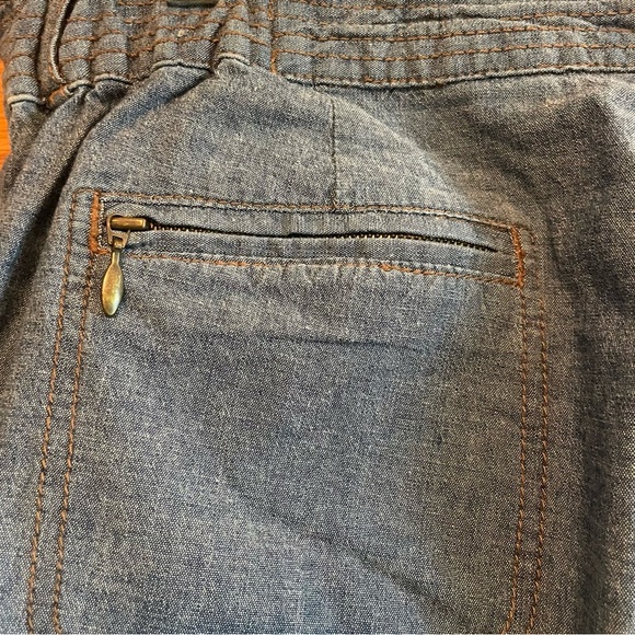 Travel Smith women’s blue cargo pants w zip back pockets 4 front pockets size 10 - Picture 6 of 8